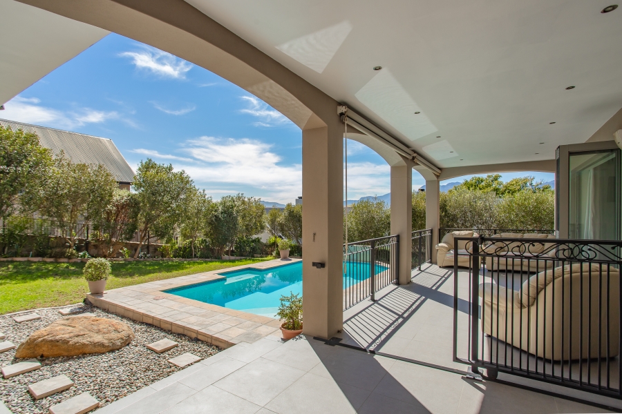5 Bedroom Property for Sale in Lemoenkloof Western Cape